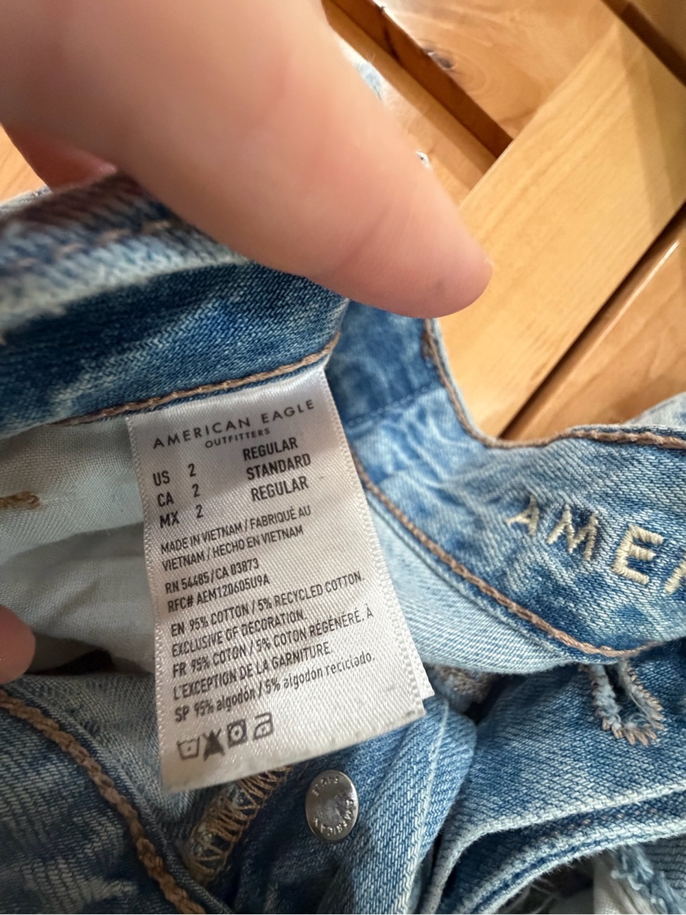 American Eagle Outfitters Light Blue Distressed High-Rise tomgirl fit Jeans 2 - Picture 3 of 5